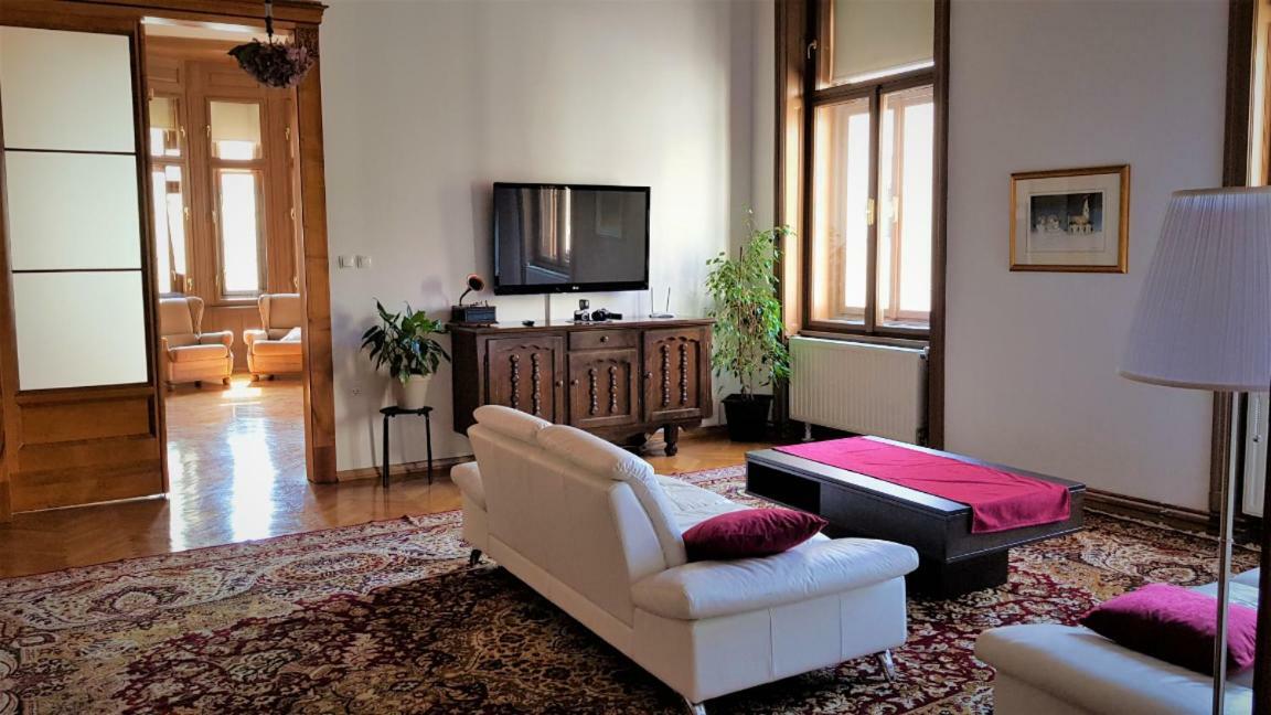 Luxury Apartment In The Heart Of วาราชดีน ภายนอก รูปภาพ